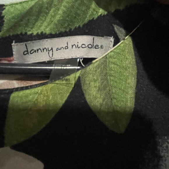 Dresses - Picture 3 of 3